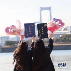 「泣くより盛れる場所」卒業式が“撮影会”になる理由とは？