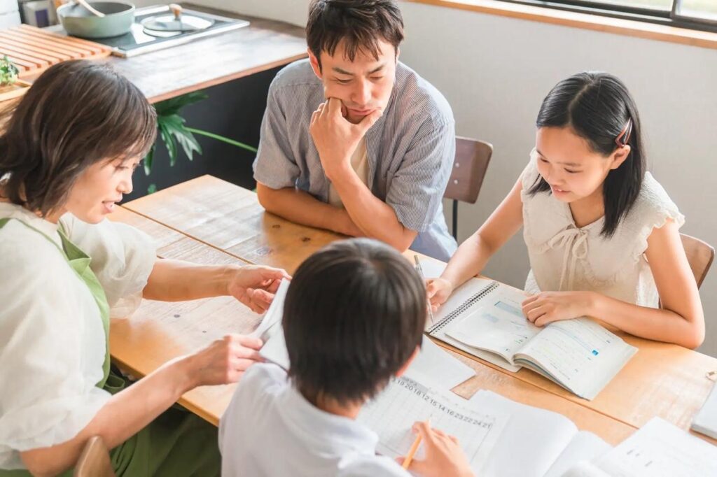 小学生の夏休み宿題、自由研究は「家族タスク化」という実態