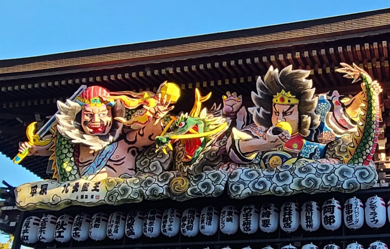 山車の人形と龍